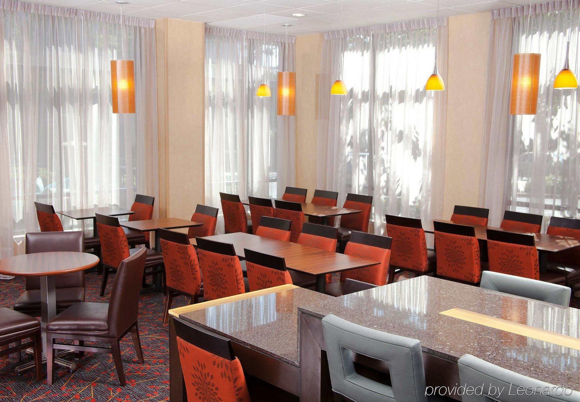 Residence Inn Seattle East/Redmond Restaurant photo